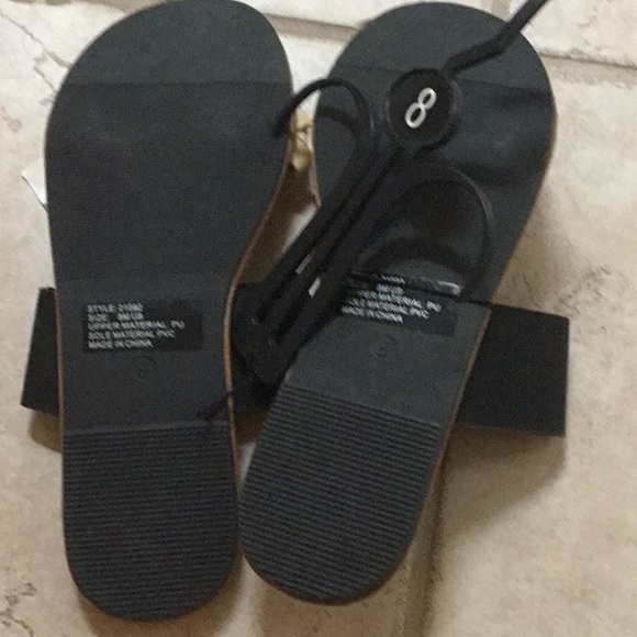 NWT Black Sandals Size 8 - Picture 4 of 4